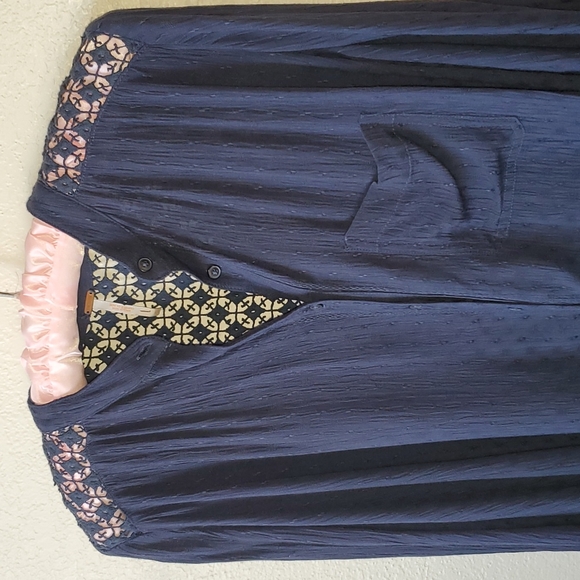 Free People Oversized Victorian, vintage-inspired design look at all this detail - Picture 7 of 16